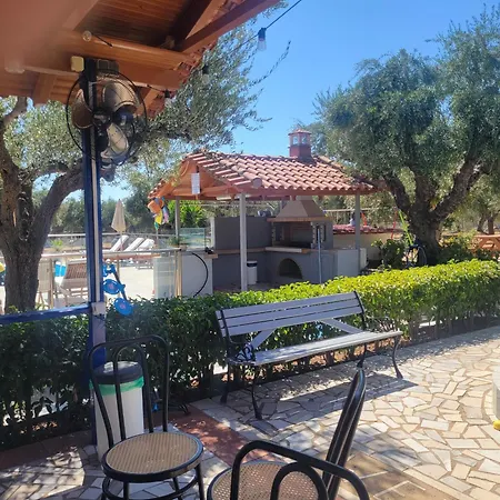 John&jenny's Small Village *