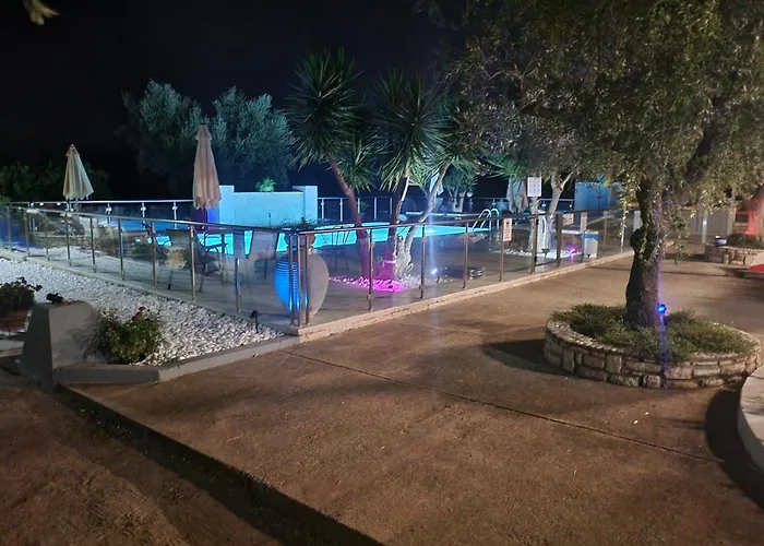 John&jenny's Small Village *