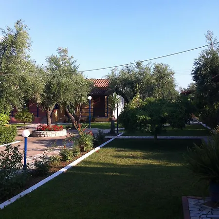 John & Jenny's Small Village * Agios Andreas (Messenia)