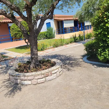 John & Jenny's Small Village * Agios Andreas (Messenia)