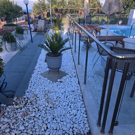 John & Jenny's Small Village * Agios Andreas (Messenia)