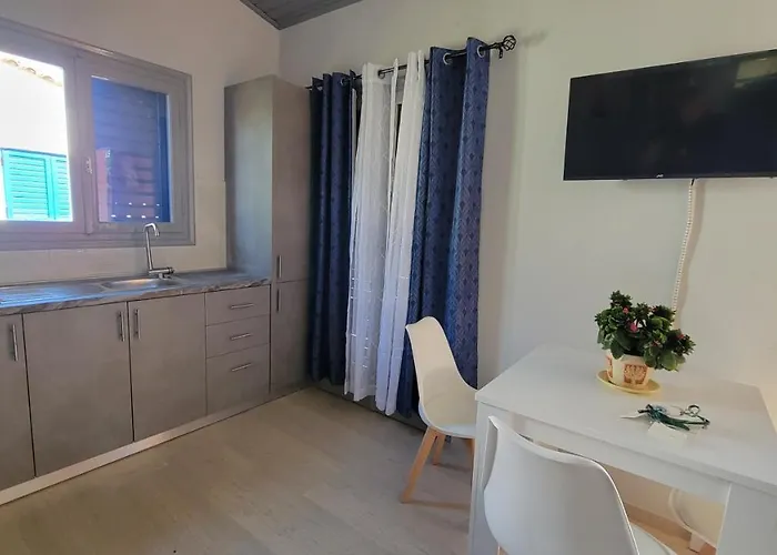 John & Jenny's Small Village Apartman