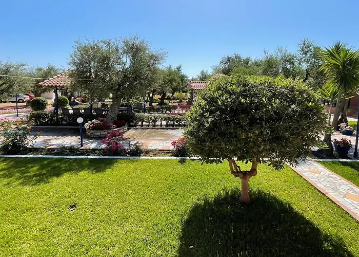 John & Jenny's Small Village Apartman