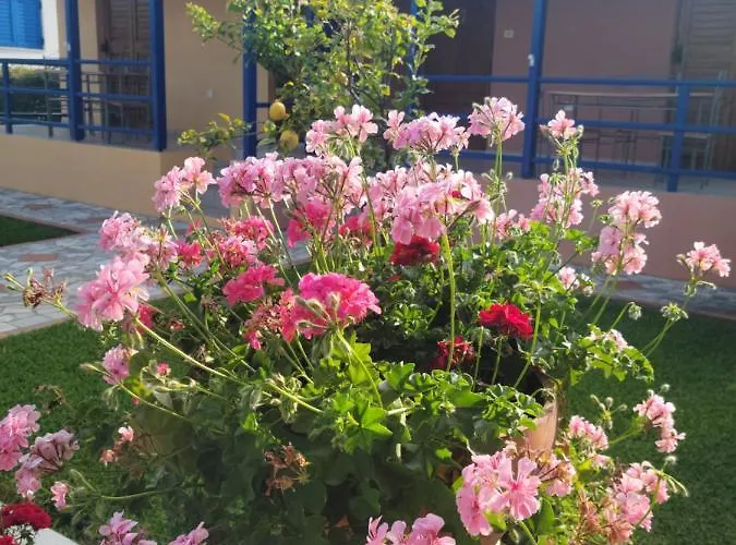 John & Jenny's Small Village Apartman