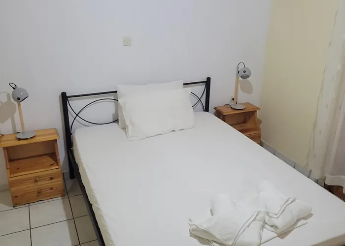 John & Jenny's Small Village Apartman *