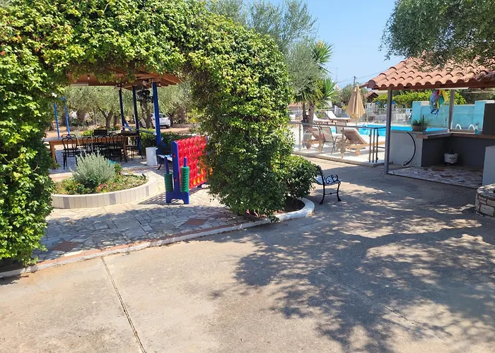 Daire John & Jenny's Small Village Agios Andreas (Messenia)