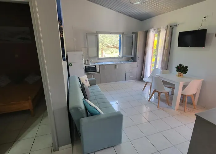 John & Jenny's Small Village Apartman