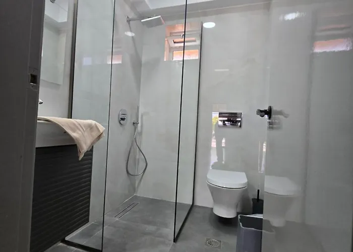 John & Jenny's Small Village Ájosz Andréasz