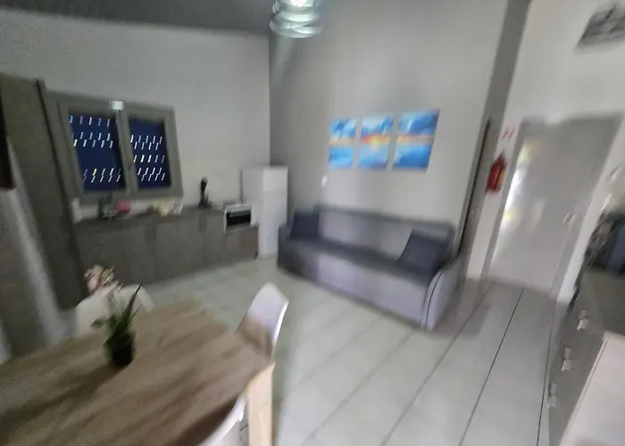 John & Jenny's Small Village Apartman