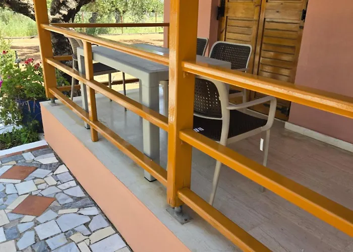 Daire John & Jenny's Small Village Agios Andreas (Messenia)
