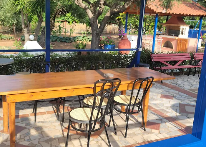 John & Jenny's Small Village Apartman